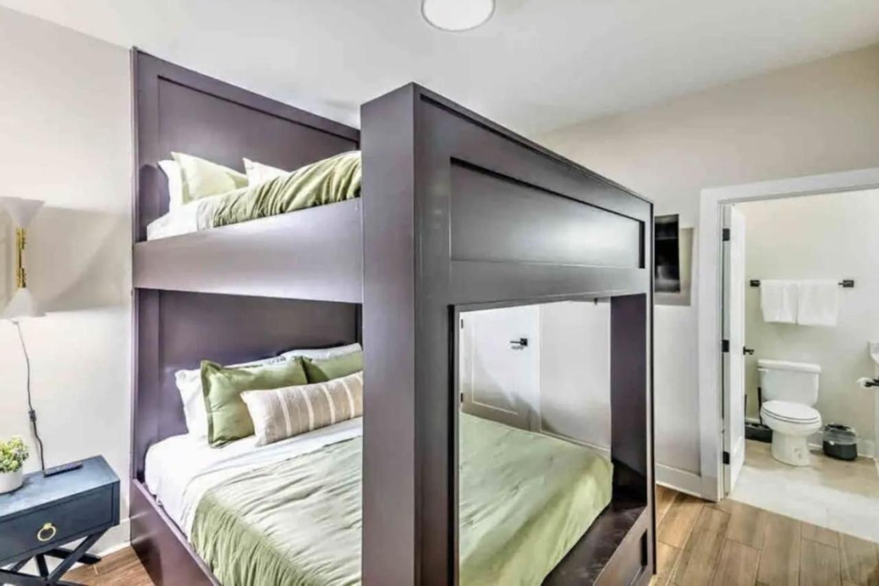 Holiday home Luxury Four-story Home, Rooftop Deck With Views, Pingpong! Sleeps 12!