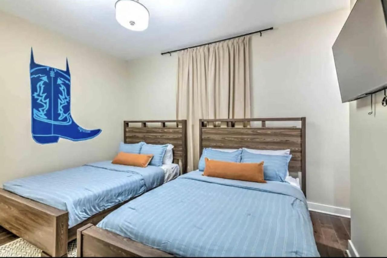 Luxury Four-story Home, Rooftop Deck With Views, Pingpong! Sleeps 12!