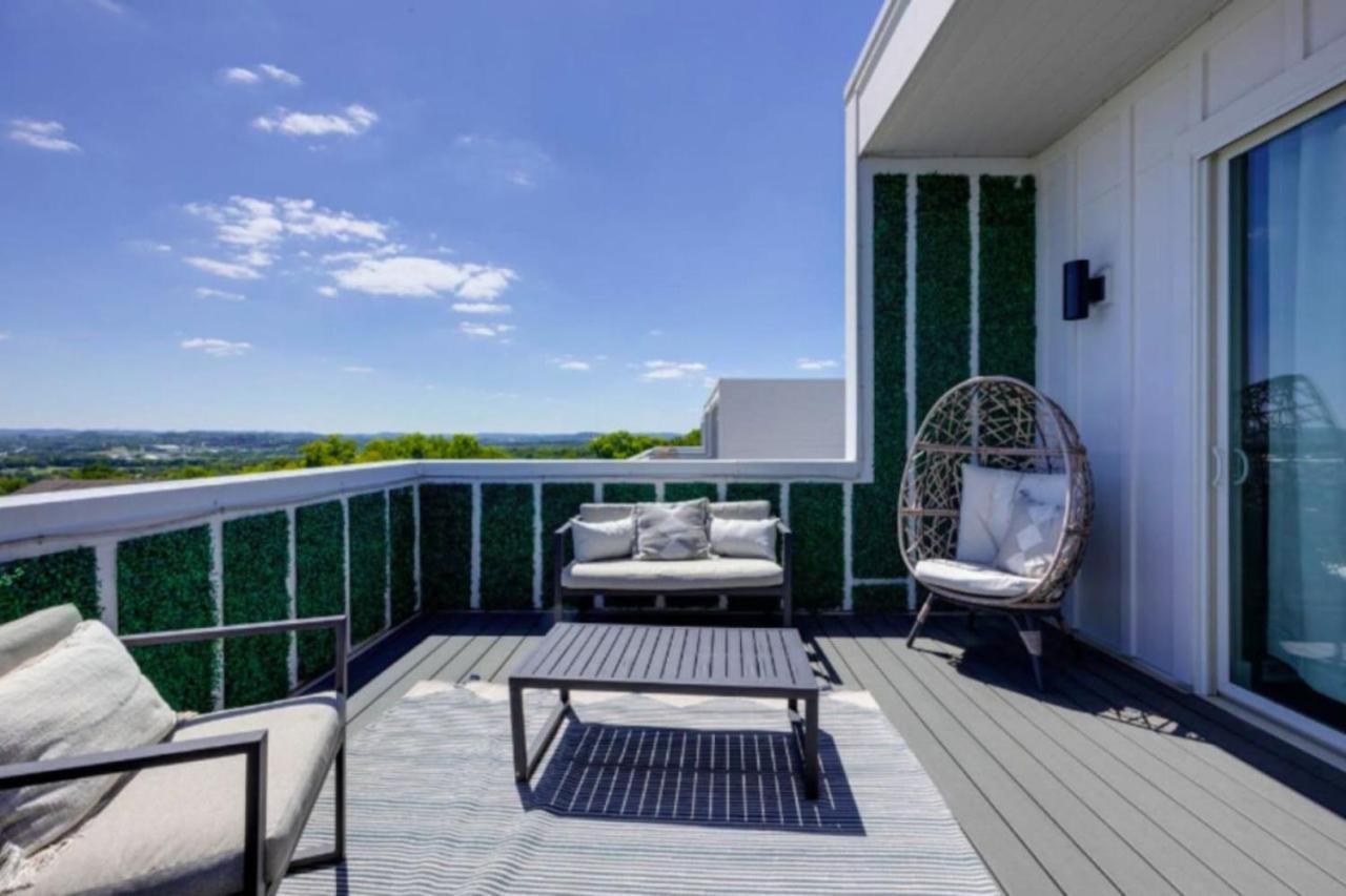 Luxury Four-story Home, Rooftop Deck With Views, Pingpong! Sleeps 12! Nashville