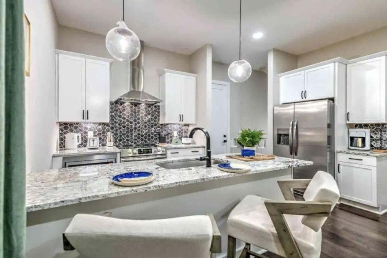 Luxury Four-story Home, Rooftop Deck With Views, Pingpong! Sleeps 12! Nashville