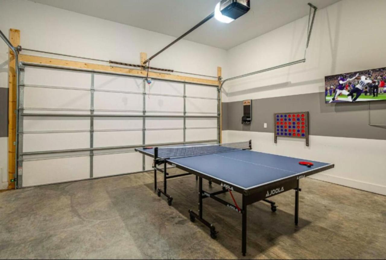 Luxury Four-story Home, Rooftop Deck With Views, Pingpong! Sleeps 12! Nashville