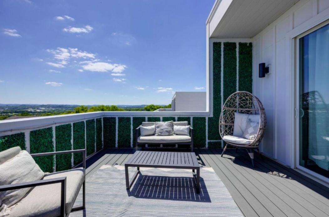 Luxury Four-story Home, Rooftop Deck With Views, Pingpong! Sleeps 12! Holiday home *